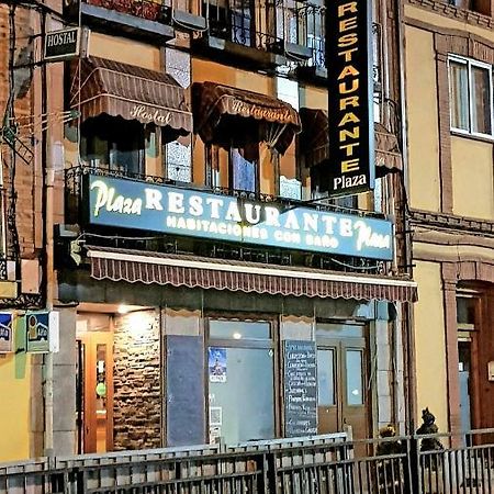Hostal Plaza El Espinar Luaran gambar