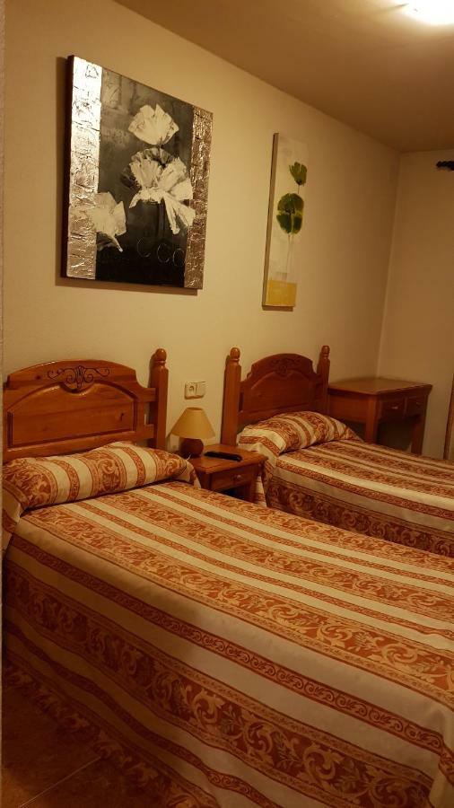 Hostal Plaza El Espinar Luaran gambar